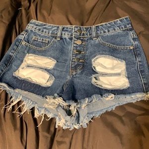 super cute high waisted shorts !